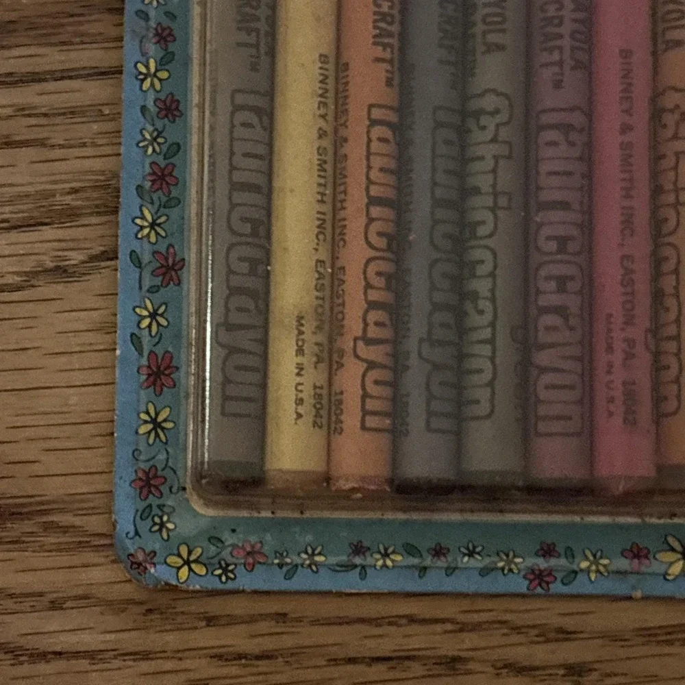NOS Vintage Transfer Fabric Crayons 8 Crayola colors‎ Made in USA